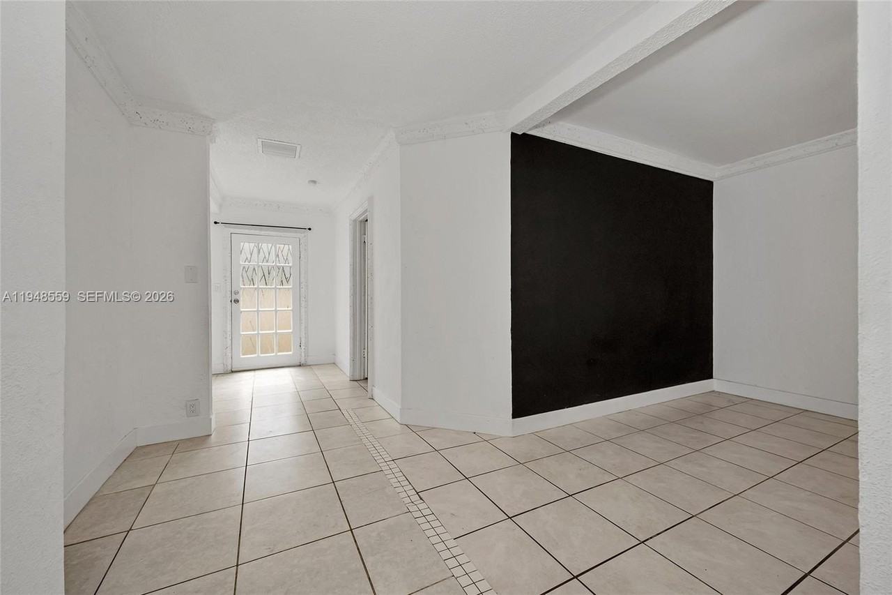 1922 Mckinley St #2 - Photo 6 of 18