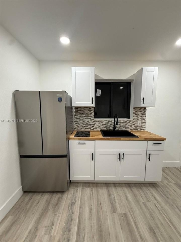 5413 Sw 23rd St #3 - Photo 4 of 8