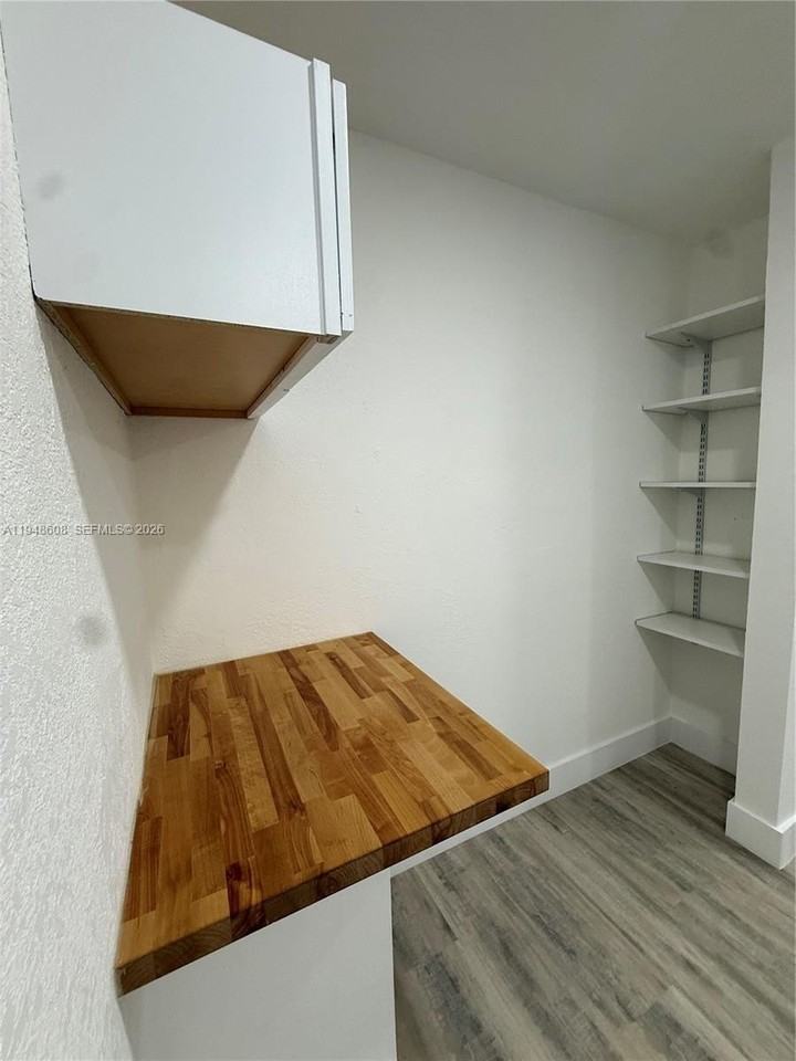 5413 Sw 23rd St #3 - Photo 6 of 8