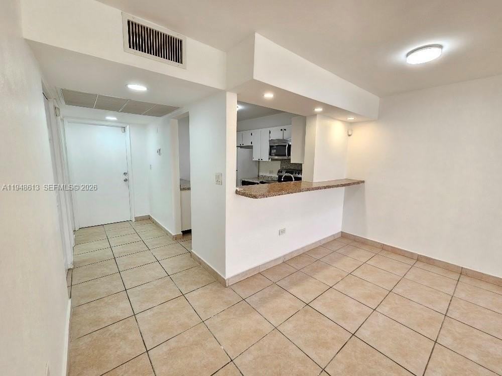 441 Ne 195th St #105 - Photo 4 of 19