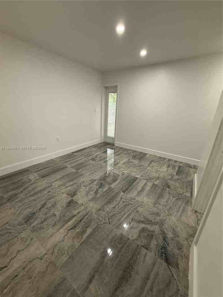 545 Nw 20th St #2 - Photo 2 of 26