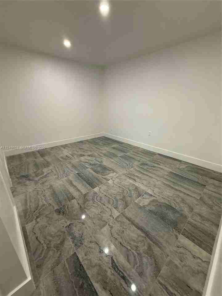 545 Nw 20th St #2 - Photo 3 of 26