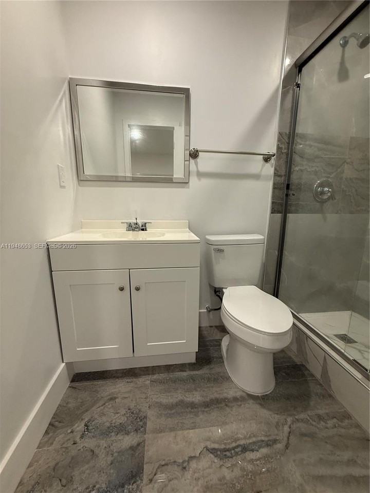 545 Nw 20th St #2 - Photo 7 of 26