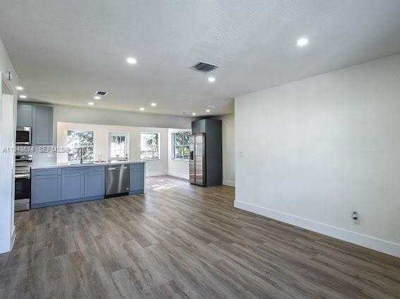 1508 Nw 32nd Ave - Photo 4 of 11