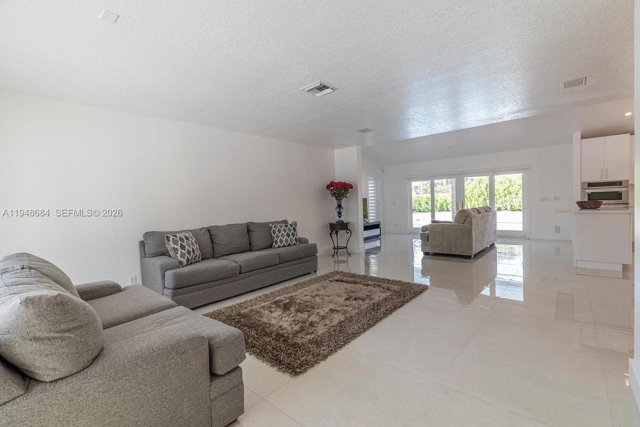 8425 Sw 185th St - Photo 5 of 26