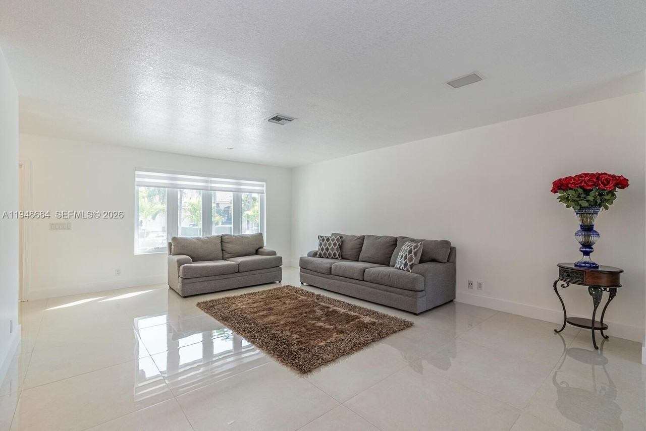 8425 Sw 185th St - Photo 6 of 26