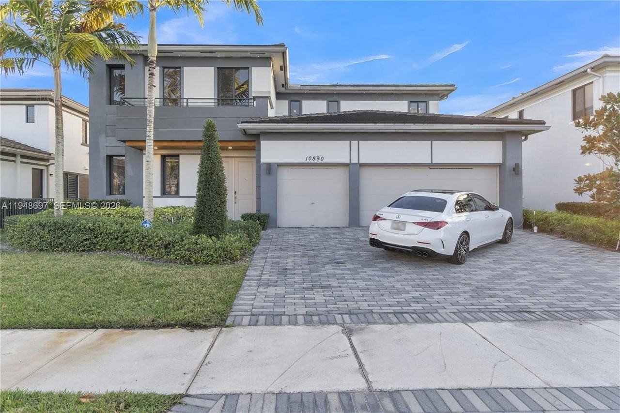 10890 Shore St - Photo 3 of 50