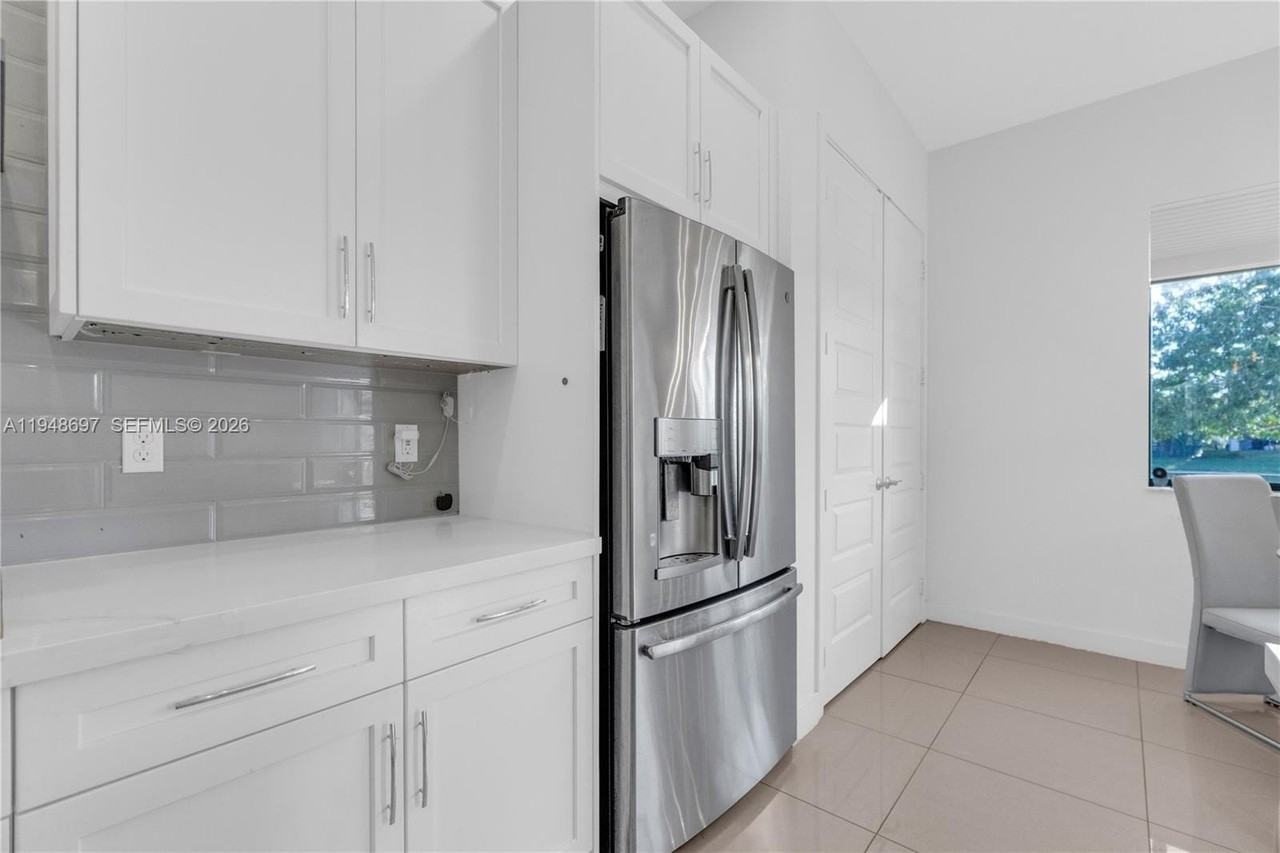 10890 Shore St - Photo 7 of 50