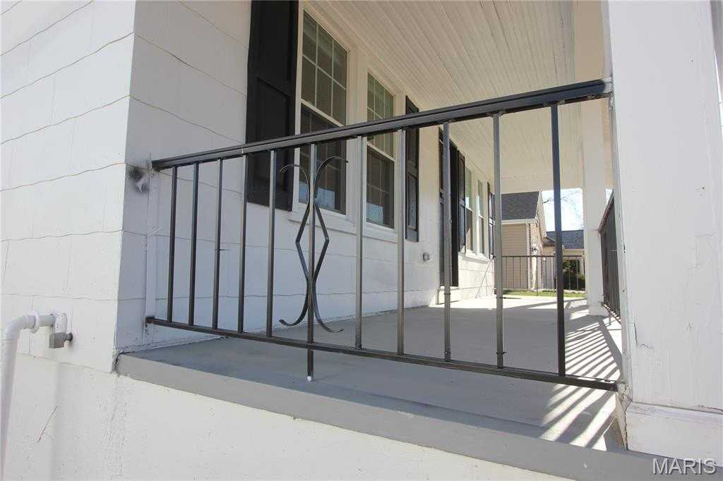 1034 N Rock Hill Rd - Photo 3 of 15