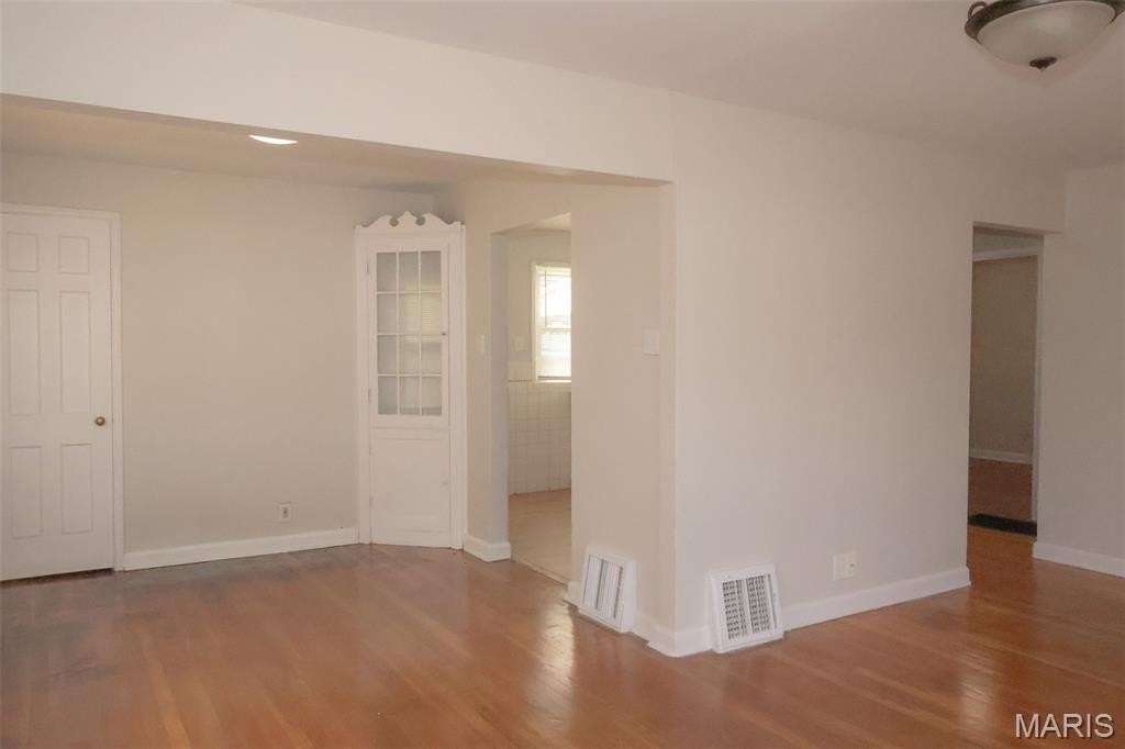 10131 Cabot Dr - Photo 3 of 13