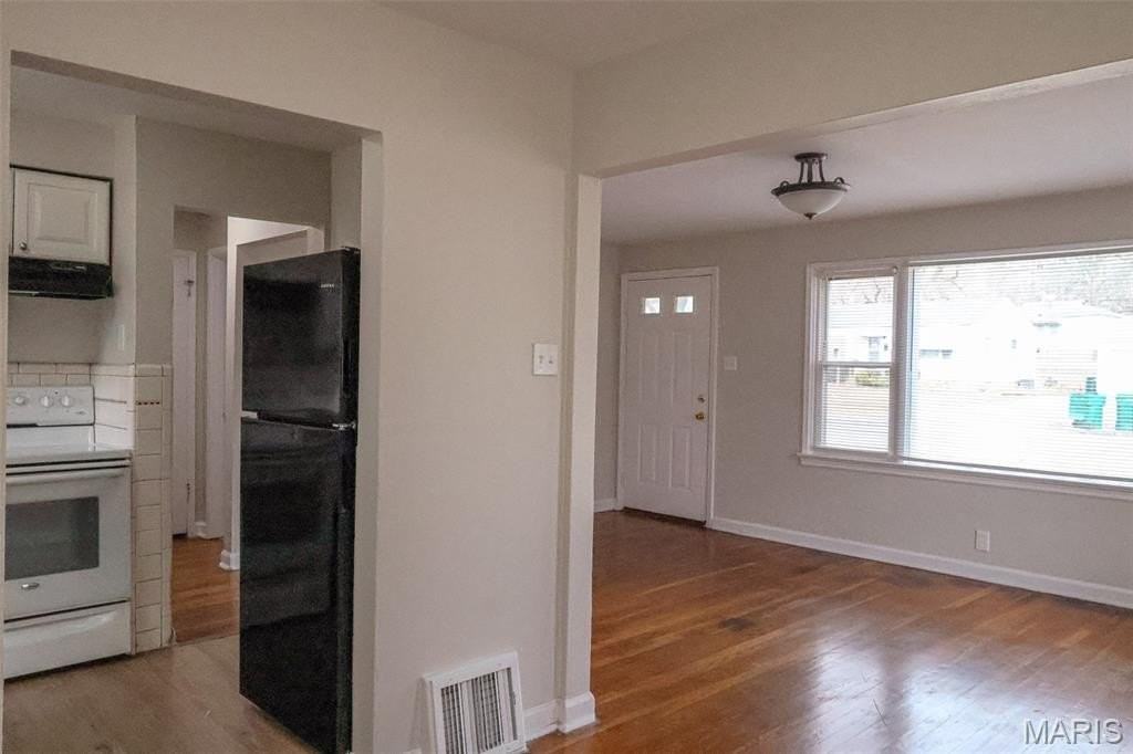 10131 Cabot Dr - Photo 4 of 13