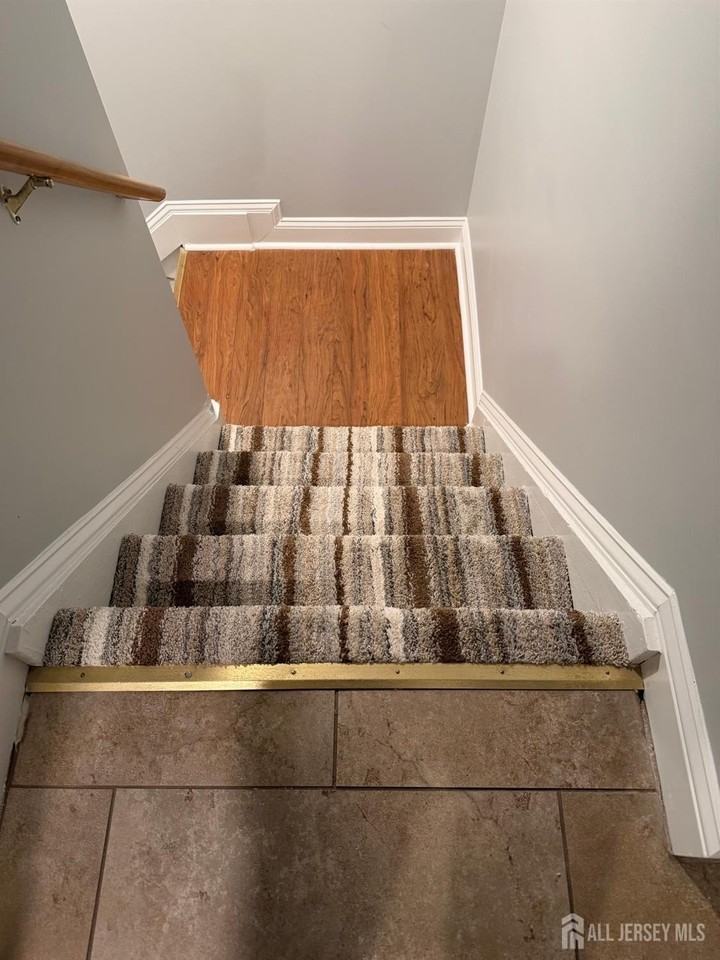 664 Amboy Ave Avenue - Photo 3 of 23