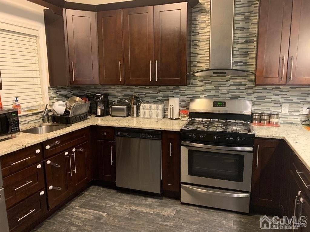 58 Christopher St - Photo 6 of 20