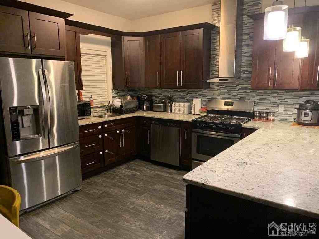 58 Christopher St - Photo 7 of 20