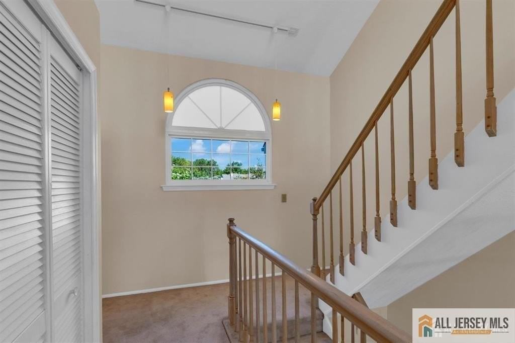 48 Tanglewood Ct - Photo 2 of 11