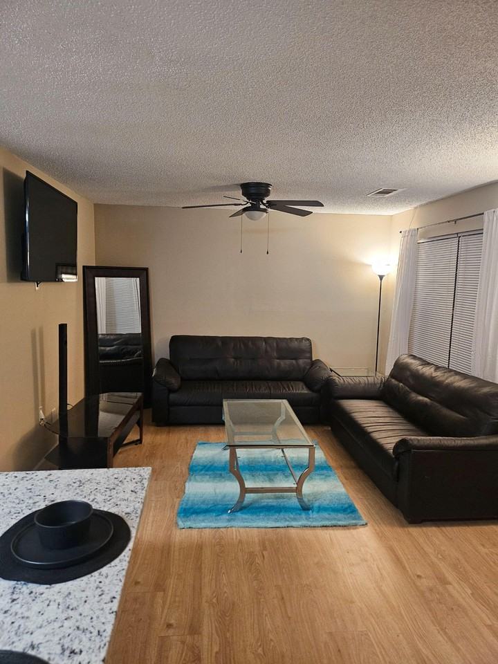 Silver Tip Ct - Photo 4 of 22