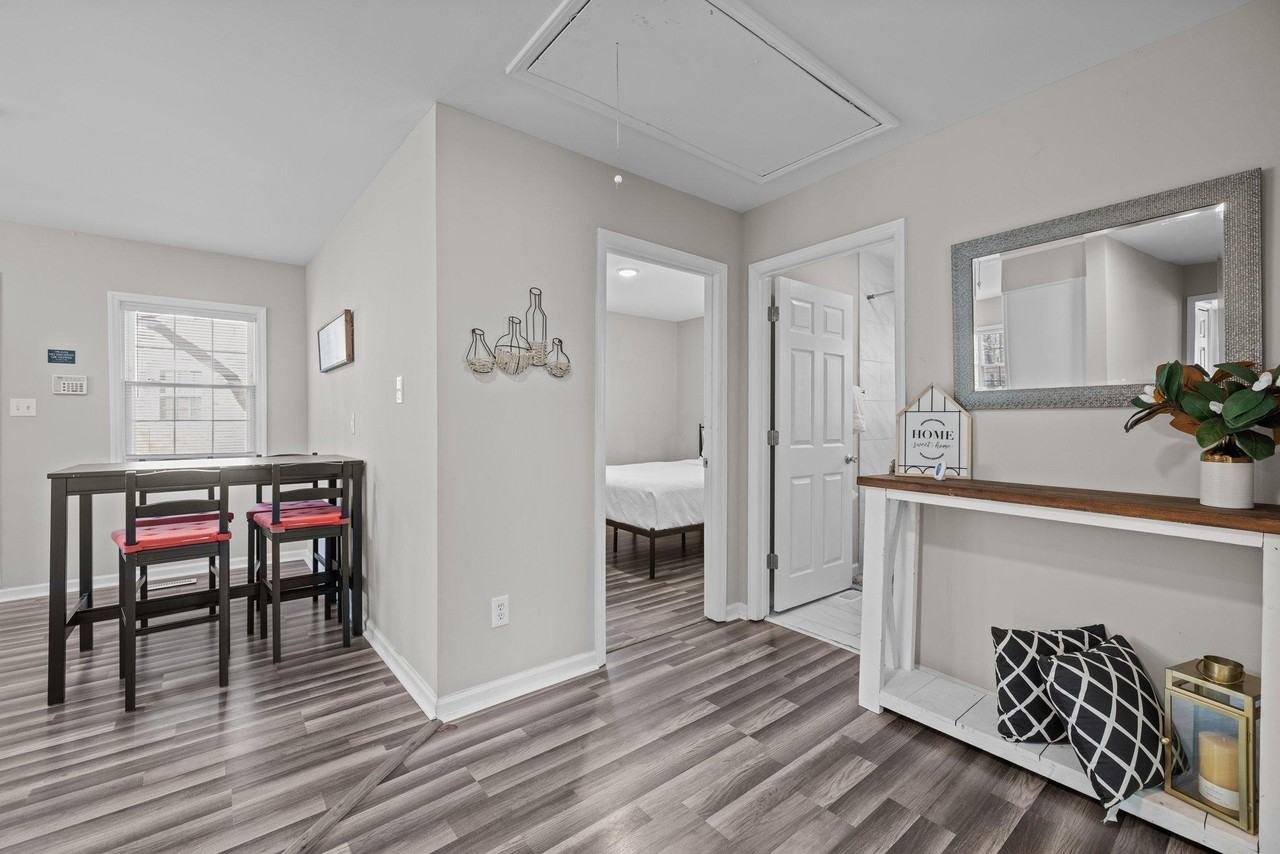 Lawndale Ave - Photo 6 of 11