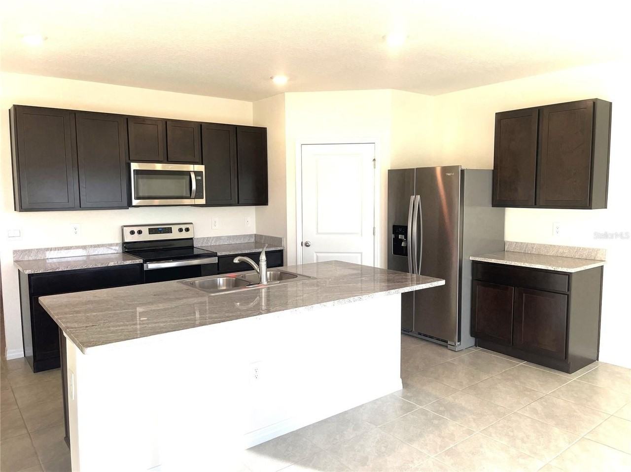 17210 Reserva Dr - Photo 3 of 20