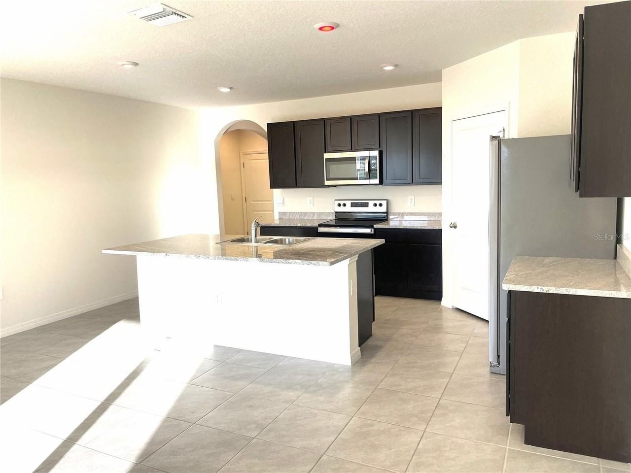 17210 Reserva Dr - Photo 5 of 20