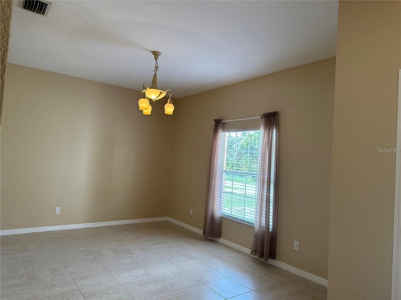 2761 Shady Ave - Photo 4 of 23