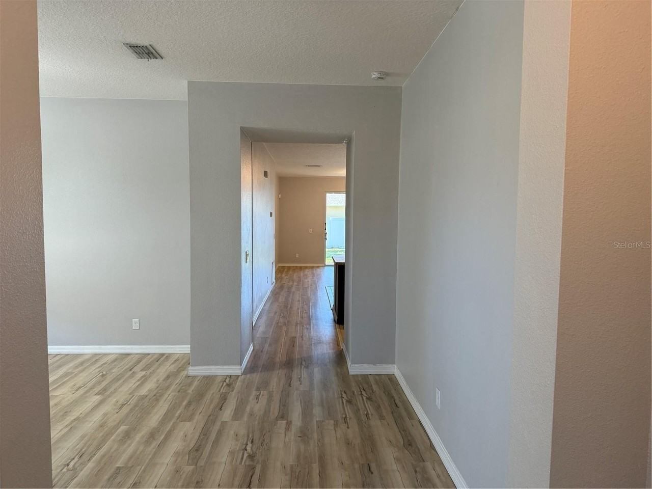 10032 Lenox St - Photo 2 of 39