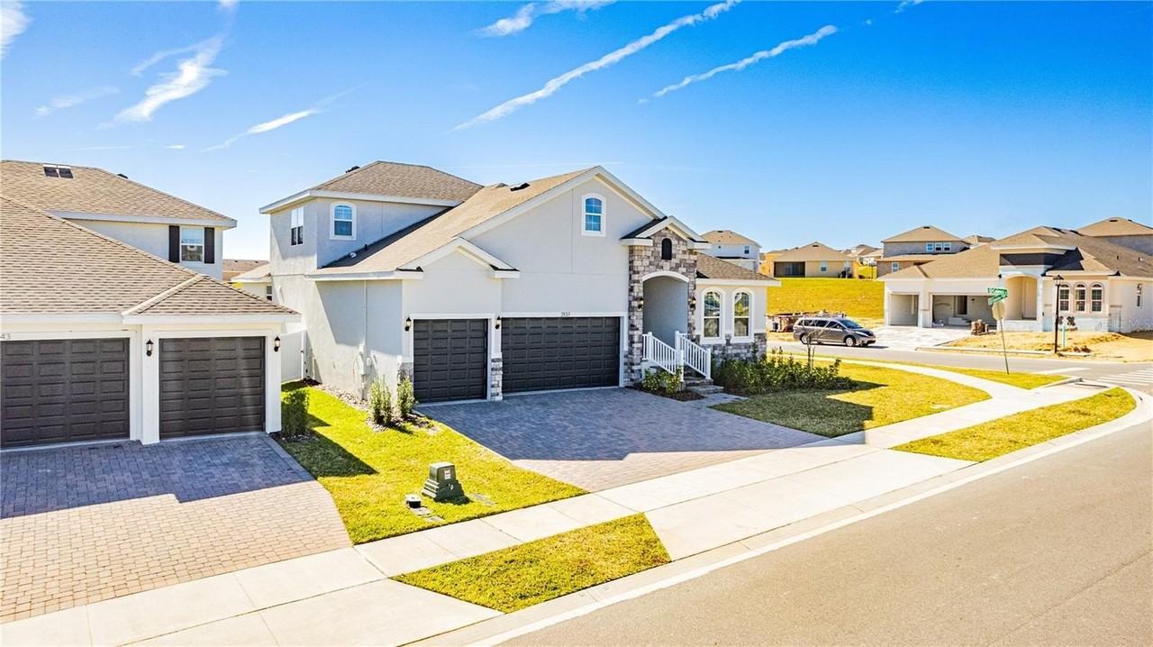 2137 Sunshine Peak Dr - Photo 2 of 25