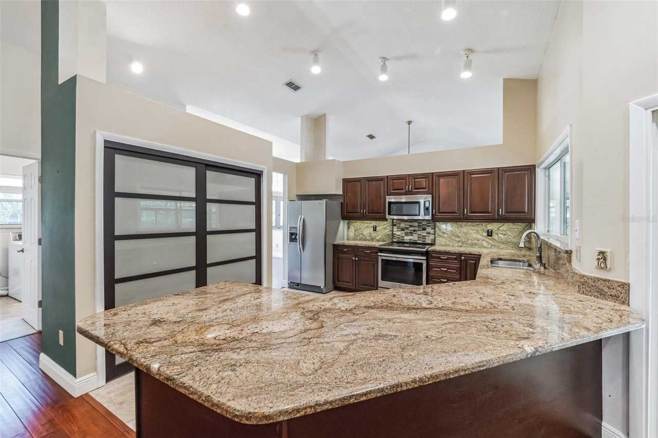 109 Estates Cir - Photo 6 of 40