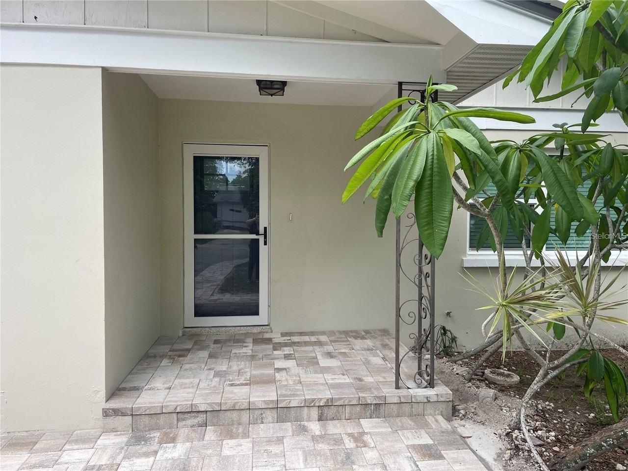 1536 Illinois Rd - Photo 2 of 25