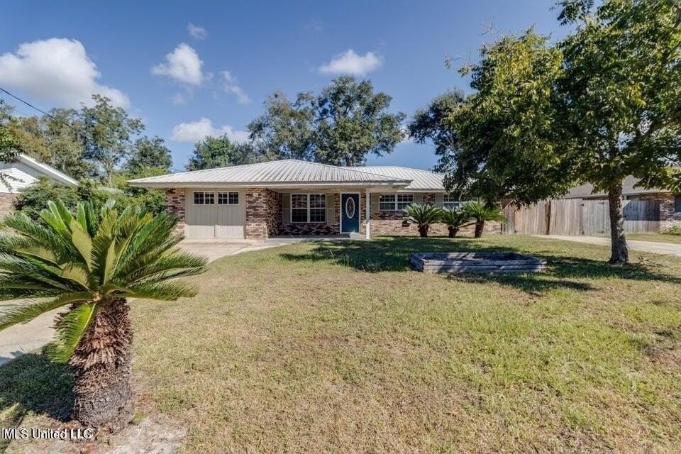 108R Vance Pl - Photo 2 of 24