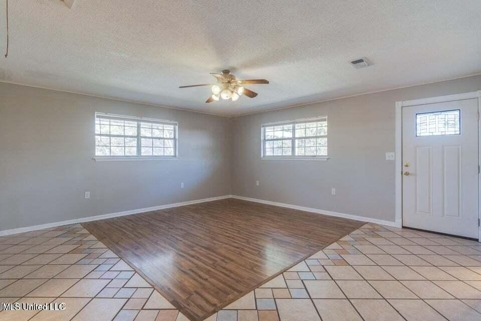 108R Vance Pl - Photo 7 of 24