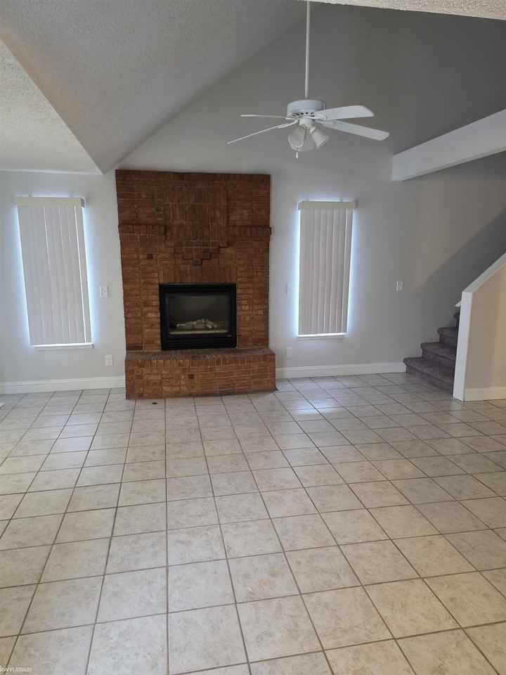 85 Dickinson St - Photo 2 of 20