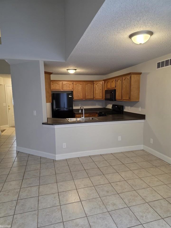 85 Dickinson St - Photo 5 of 20