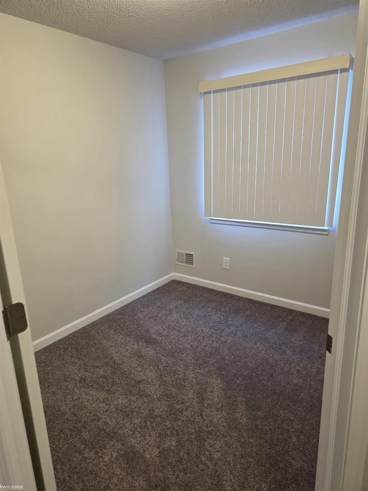 85 Dickinson St - Photo 7 of 20