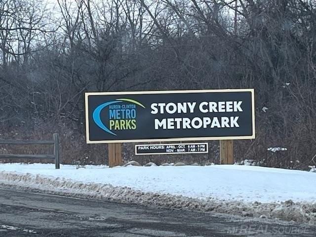 55302 Boardwalk Dr - Photo 3 of 29