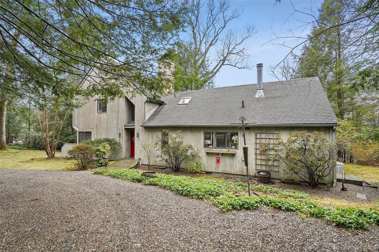 49 Twin Lakes Rd - Photo 3 of 17