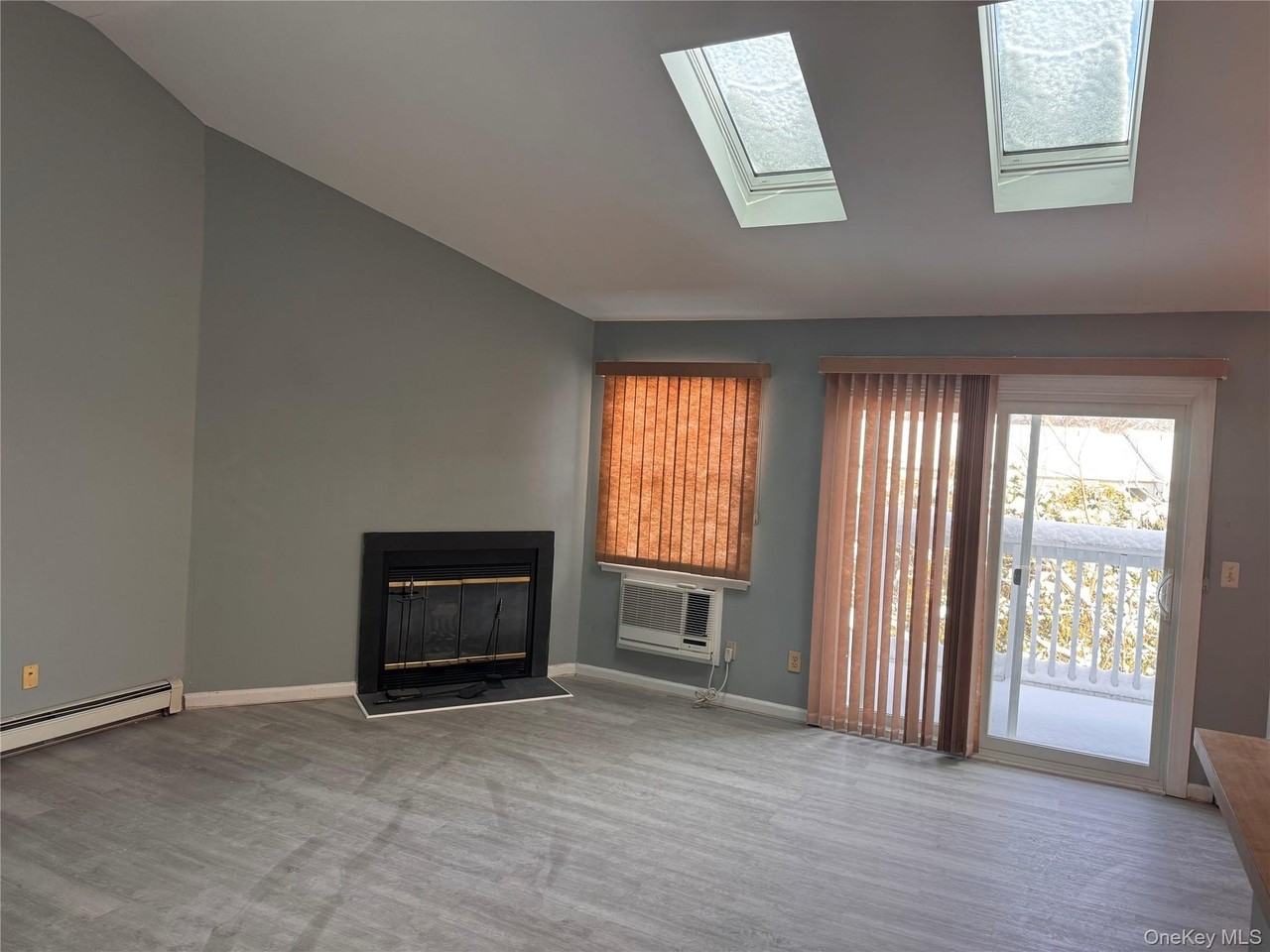 4 Lexington Hl Unit 6 #6 - Photo 2 of 19