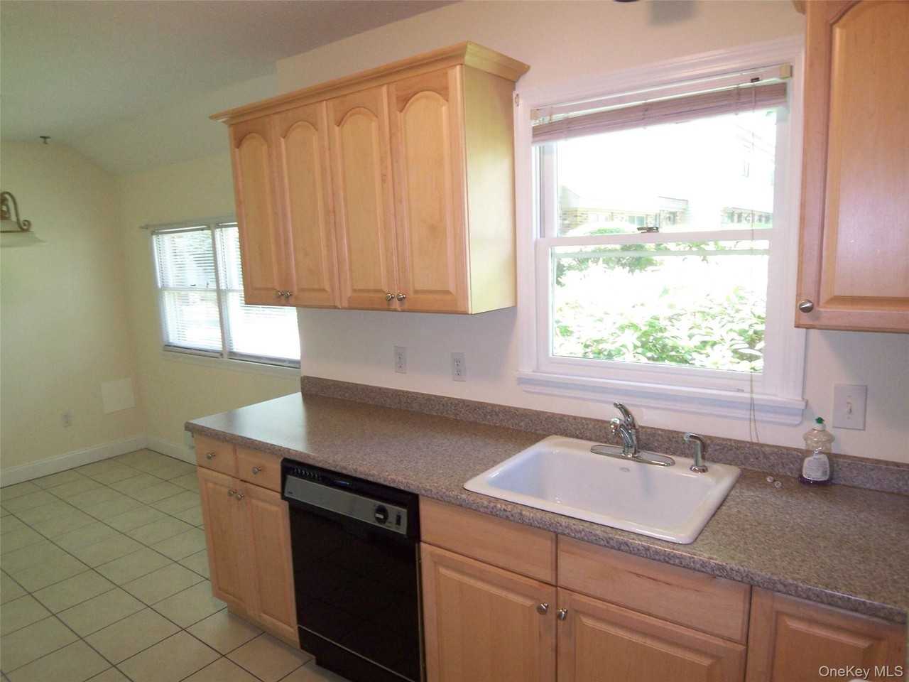 180 Heritage Hls Unit E #E - Photo 5 of 10