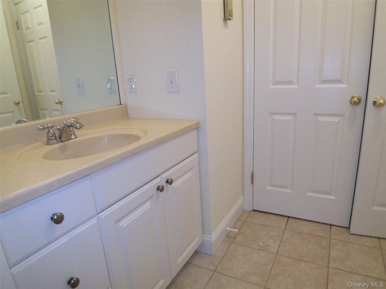 180 Heritage Hls Unit E #E - Photo 6 of 10