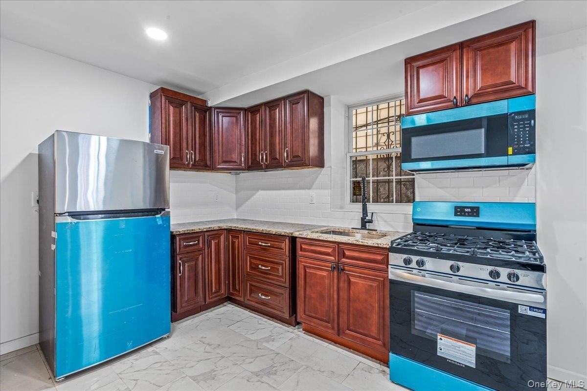 953A E 217th Street unit: Duplex(1Stfl+2Ndfl) - Photo 2 of 21