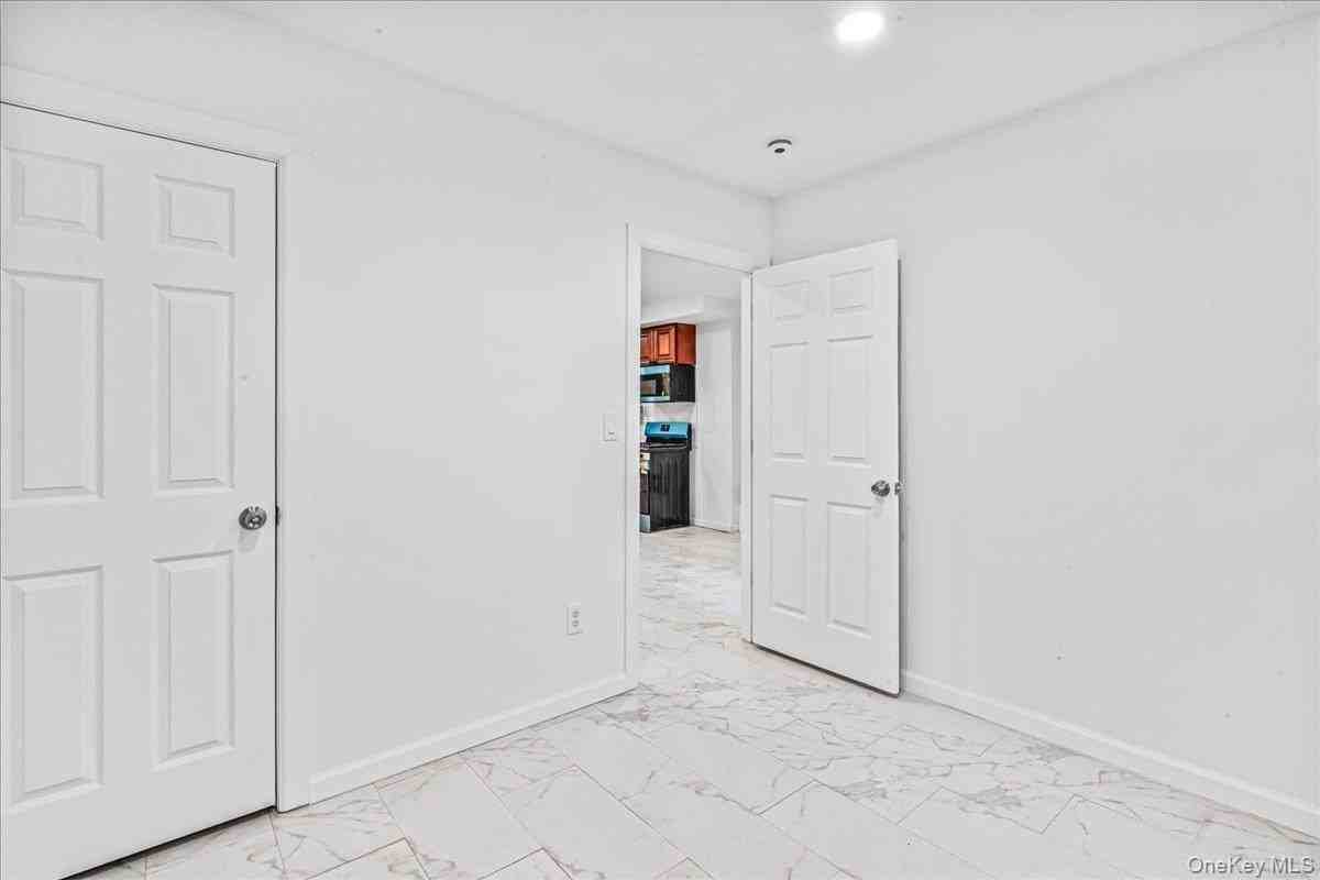 953A E 217th Street unit: Duplex(1Stfl+2Ndfl) - Photo 6 of 21