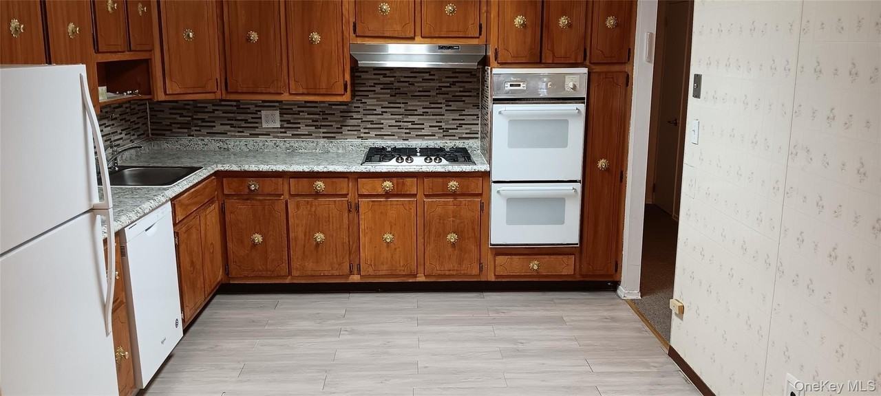 12019 84th Ave - Photo 3 of 13