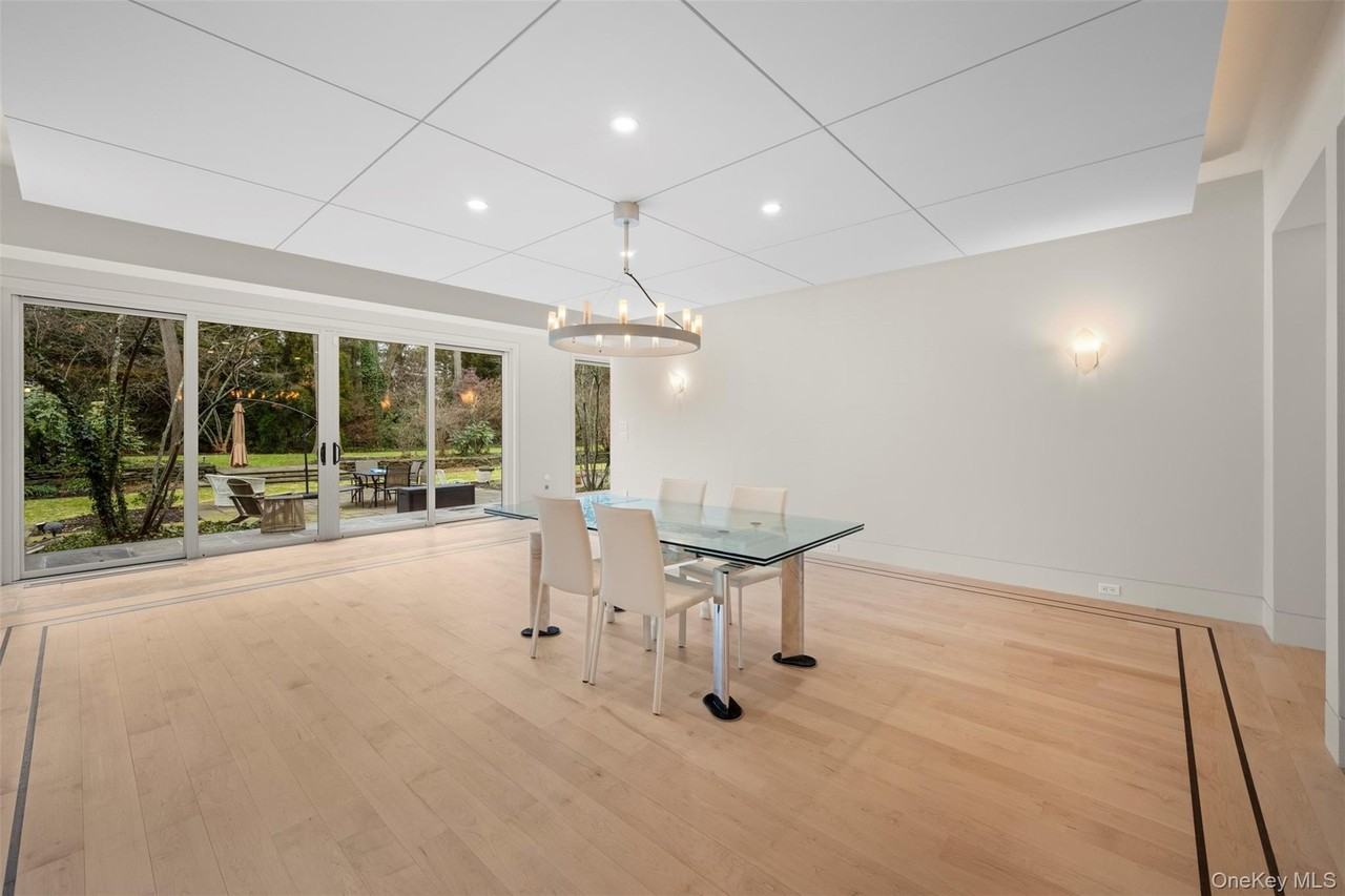 121 Piping Rock Rd - Photo 7 of 14