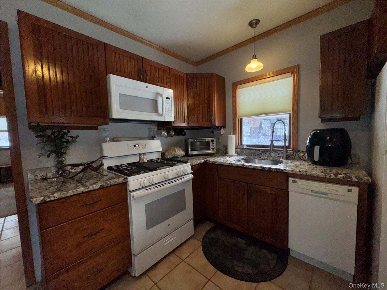 19 Schultz Ln - Photo 5 of 24