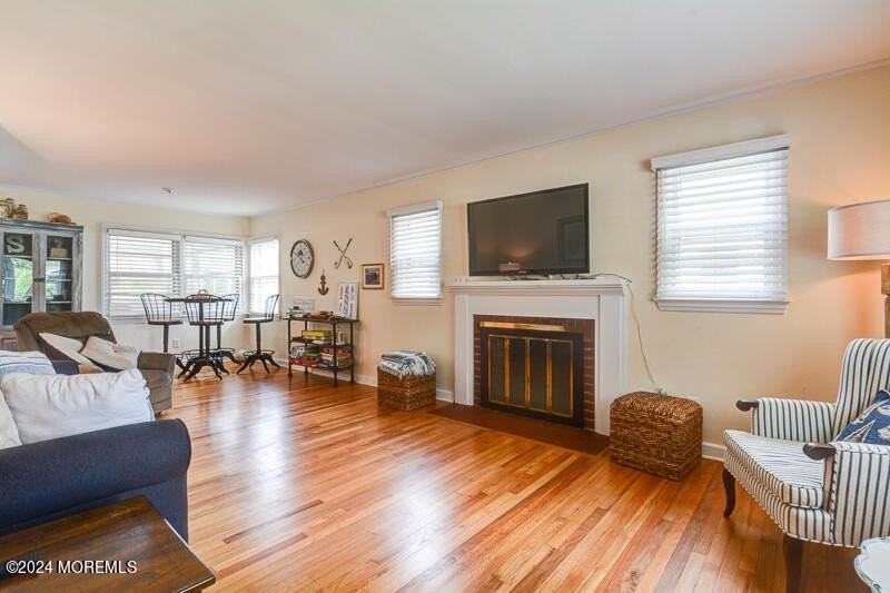 419 Jersey Ave - Photo 5 of 32