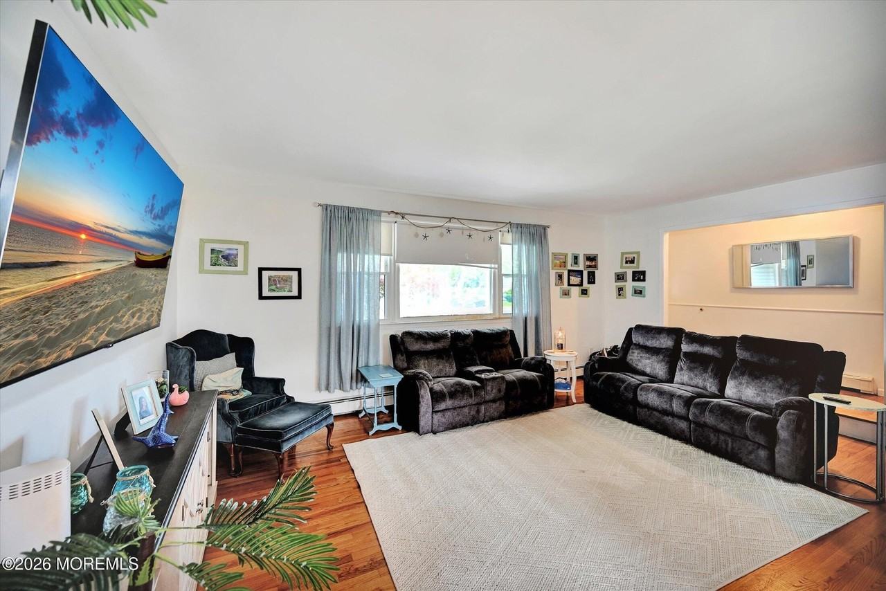 855 Derry Dr - Photo 4 of 47