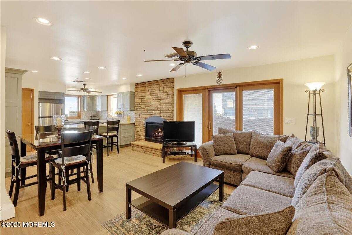 8 Ortley Ave - Photo 4 of 45