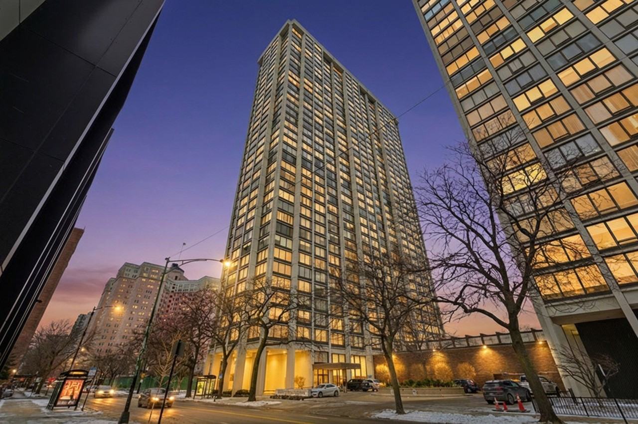 5455 N Sheridan Rd Apt 2301 #2301 - Photo 2 of 12