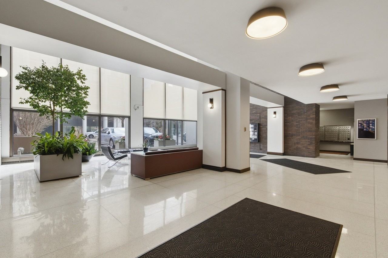 5455 N Sheridan Rd Apt 2301 #2301 - Photo 3 of 12