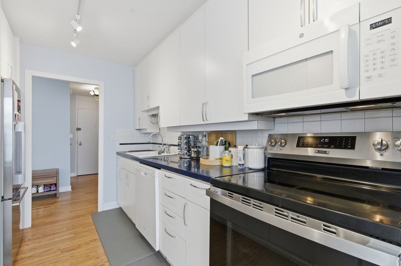 5455 N Sheridan Rd Apt 2301 #2301 - Photo 7 of 12