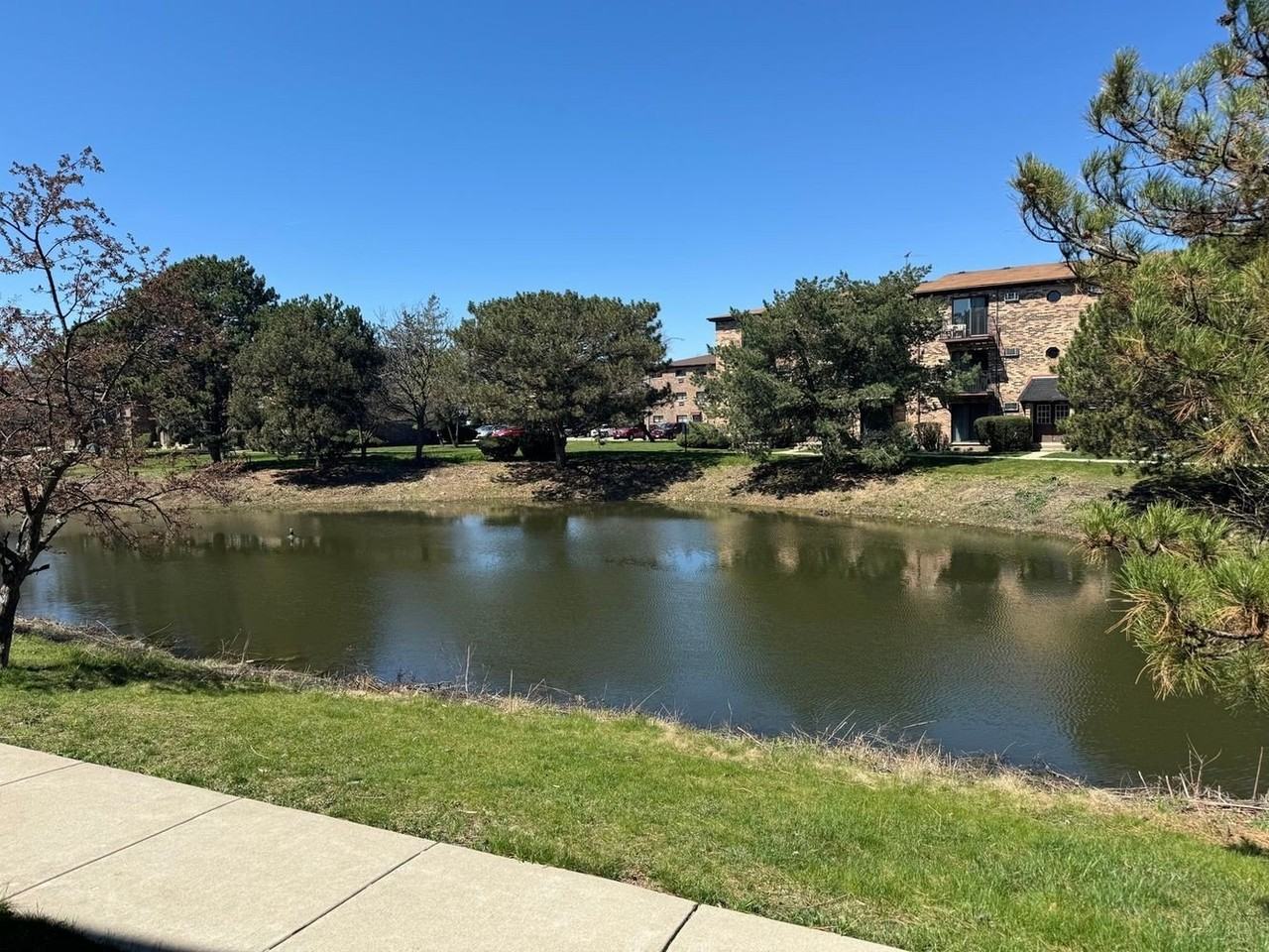 1538 Crimson Ln Apt 1a #1A - Photo 2 of 13